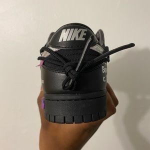 didn’t have a zip tie for the correct dunk so I used the lot 4 off white tag